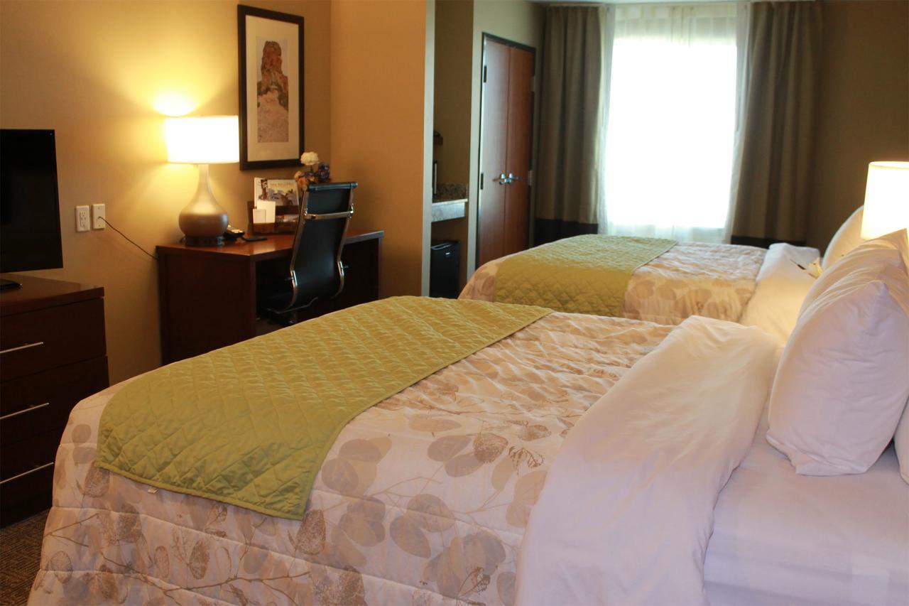 Heartland Inn And Suites Wheatland Eksteriør billede