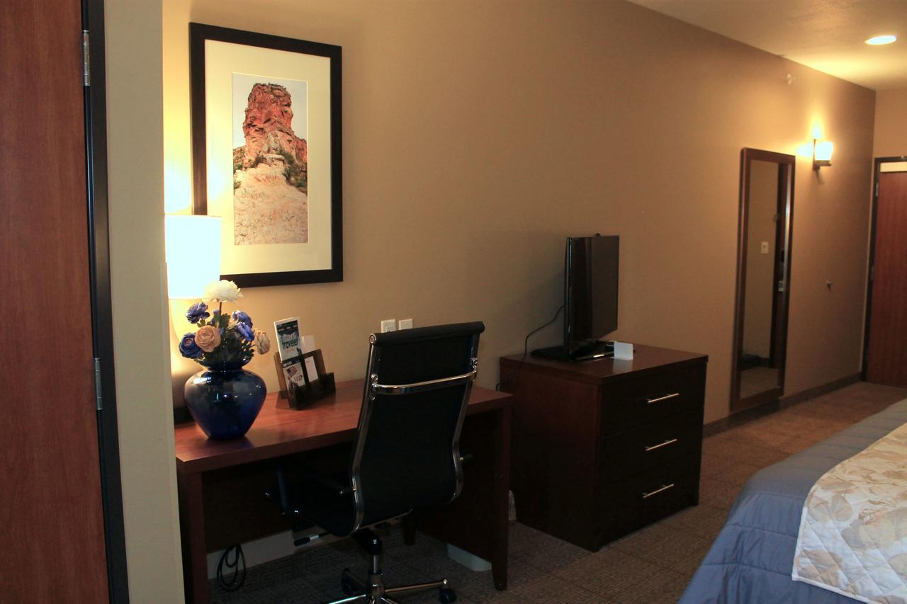Heartland Inn And Suites Wheatland Eksteriør billede