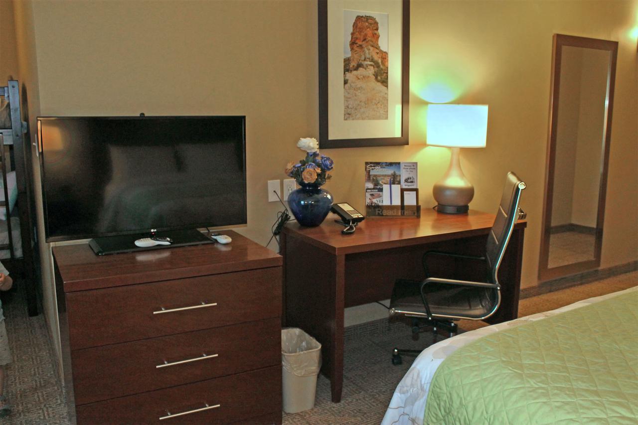 Heartland Inn And Suites Wheatland Eksteriør billede