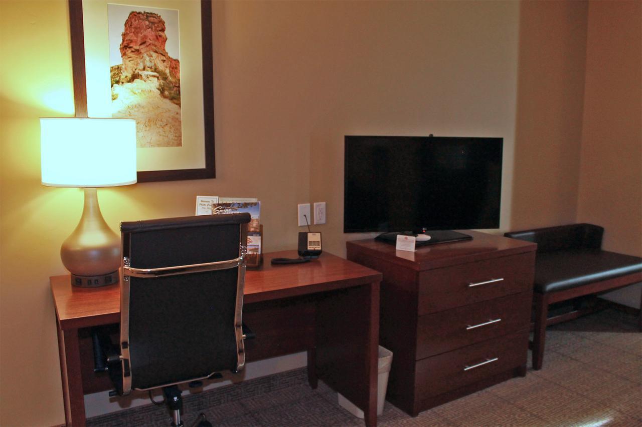 Heartland Inn And Suites Wheatland Eksteriør billede