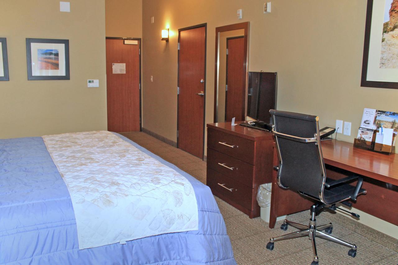 Heartland Inn And Suites Wheatland Eksteriør billede
