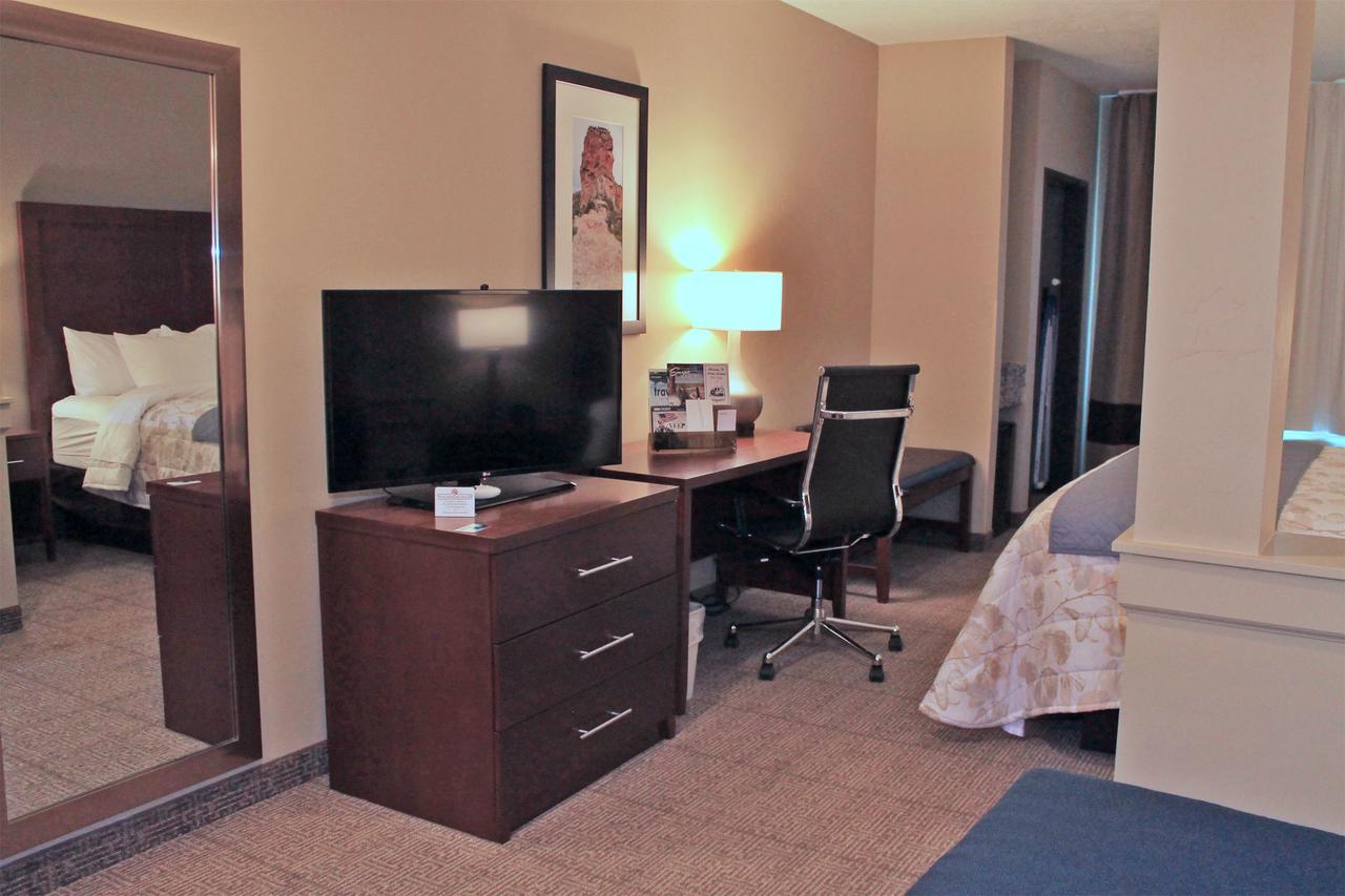 Heartland Inn And Suites Wheatland Eksteriør billede