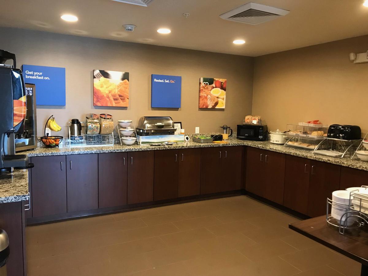 Heartland Inn And Suites Wheatland Eksteriør billede