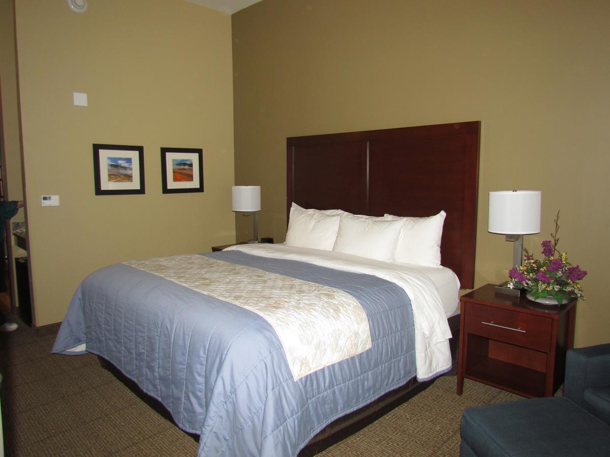 Heartland Inn And Suites Wheatland Eksteriør billede