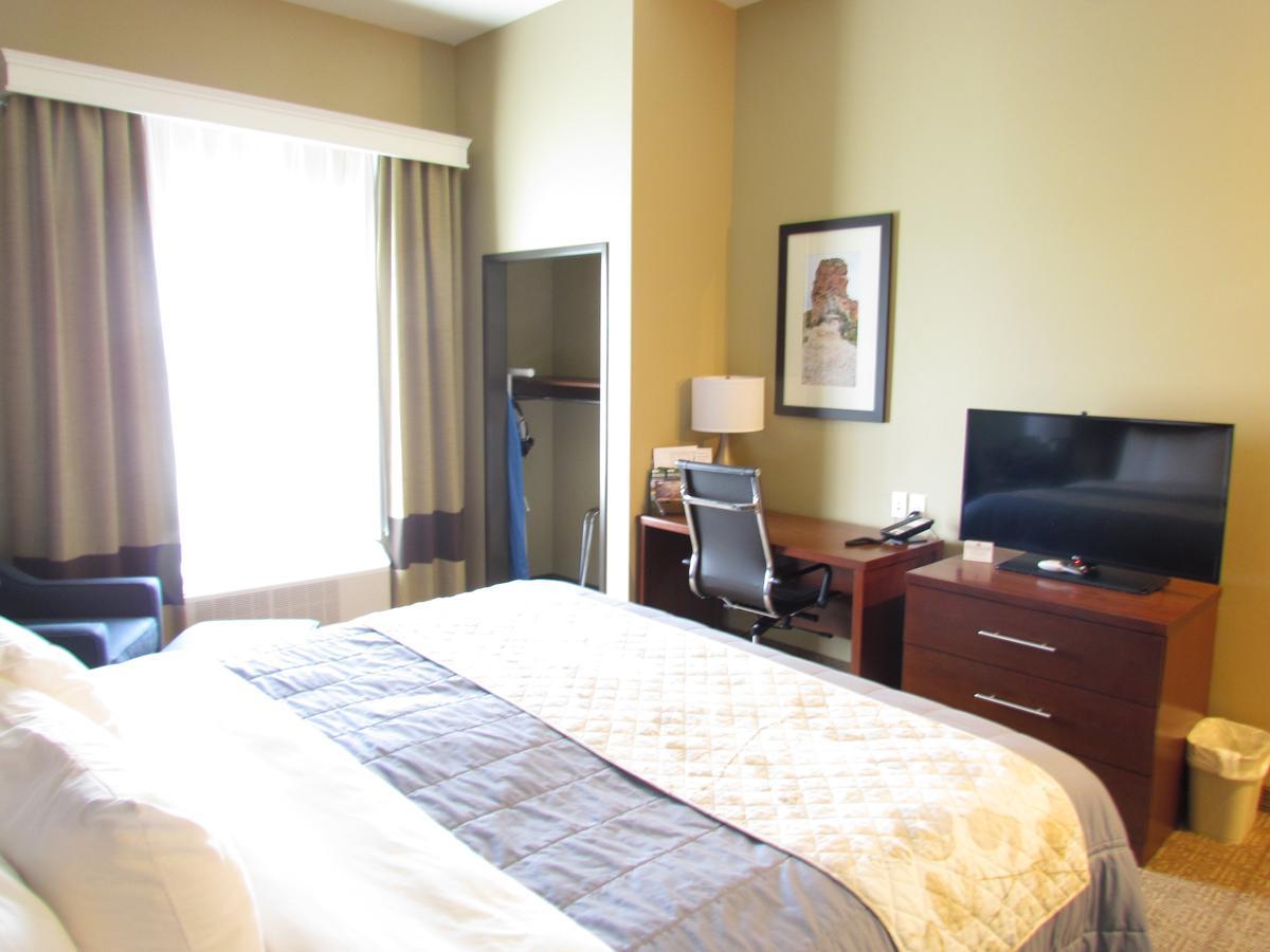 Heartland Inn And Suites Wheatland Eksteriør billede